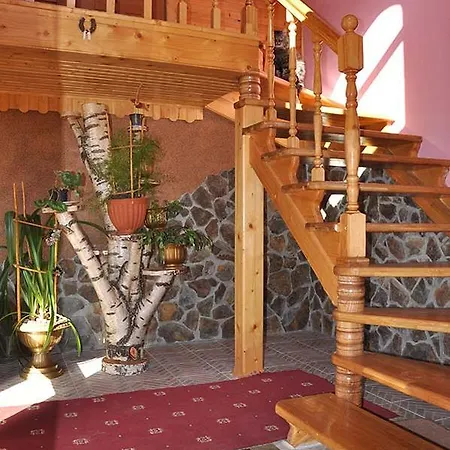 Zacharovany Karpaty Lodge *